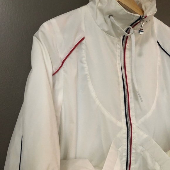 FILA Wind Breaker size Medium!💙❤️🤍 - Picture 3 of 6